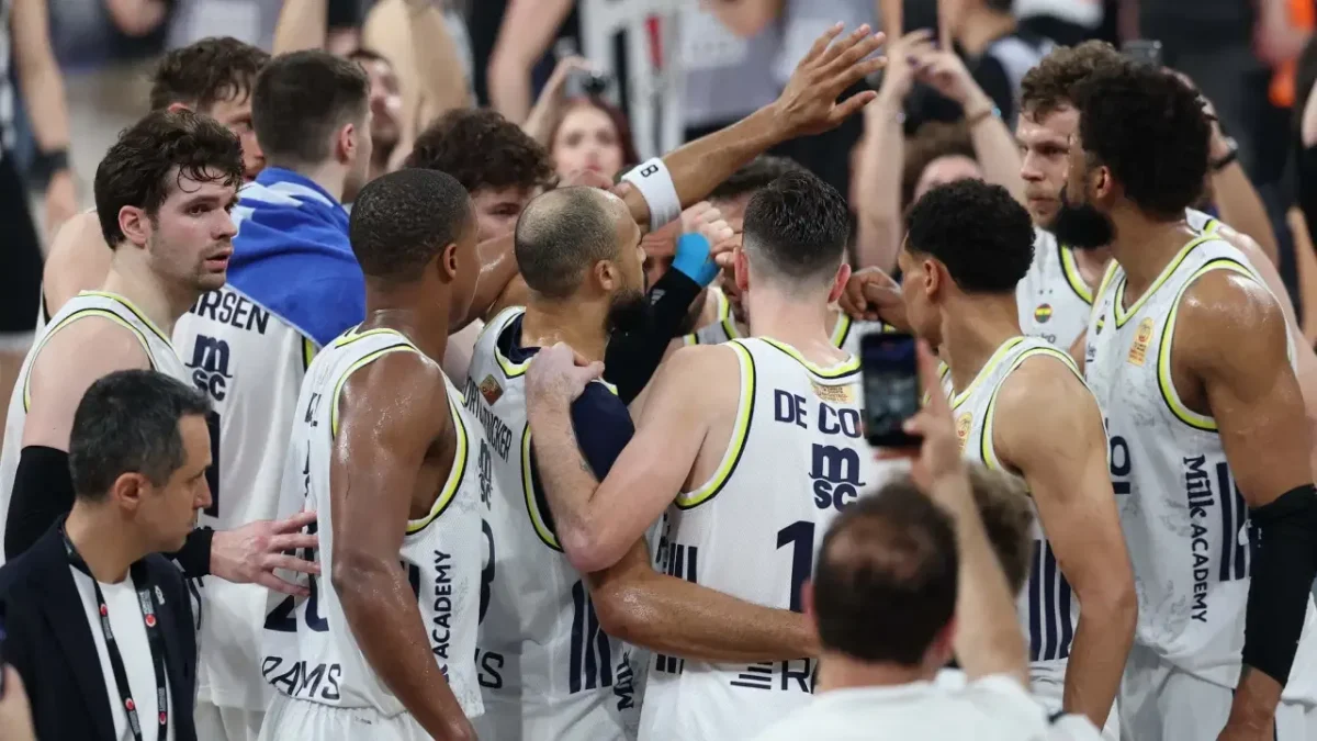 Fenerbahçe açıkladı: 8 yıllık birliktelik sona erdi! Fenerbahçe açıkladı: 8 yıllık birliktelik sona erdi!