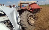 Otomobil park halindeki traktöre çarptı: 3 ölü, 1 yaralı! Otomobil park halindeki traktöre çarptı: 3 ölü, 1 yaralı!