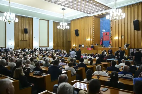 İki vekilden karar: CHP’de kalacağız İki vekilden karar: CHP’de kalacağız