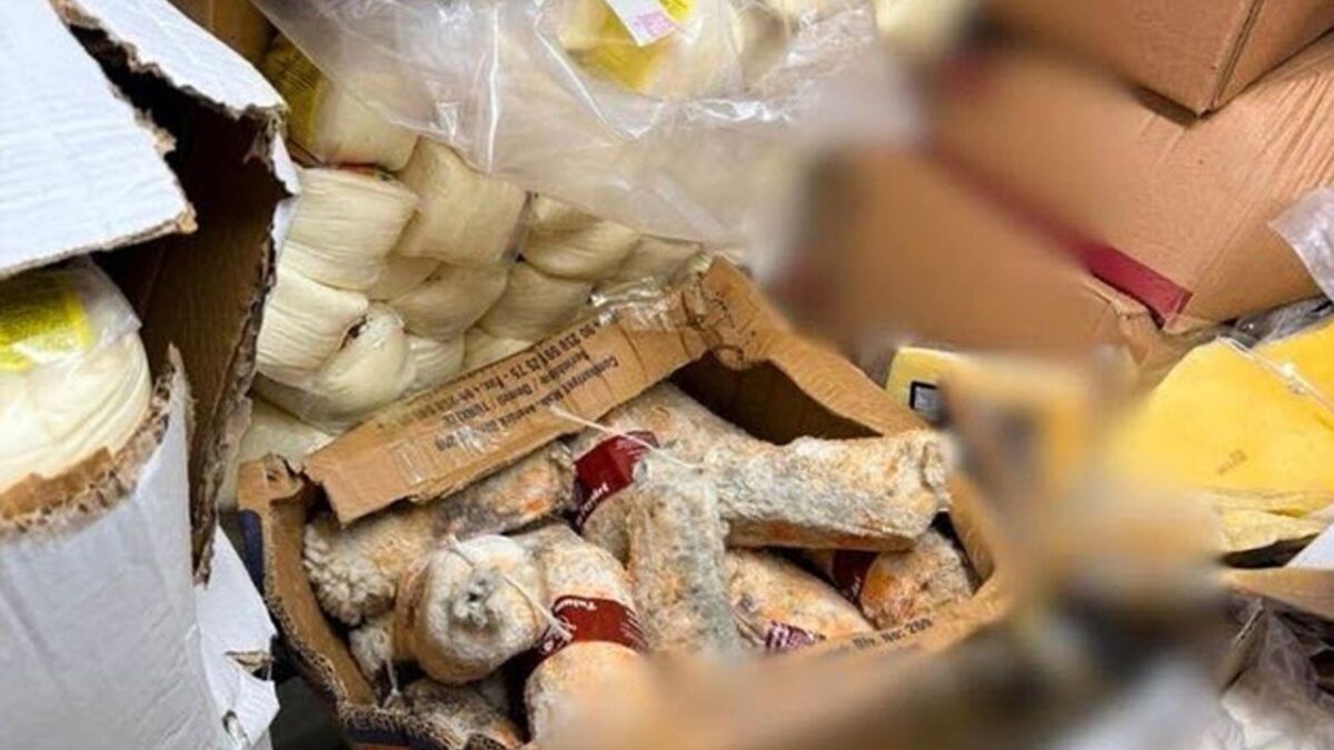Bodrum’da tarihi geçmiş 1,2 ton gıda ürününe el konuldu Bodrum’da tarihi geçmiş 1,2 ton gıda ürününe el konuldu