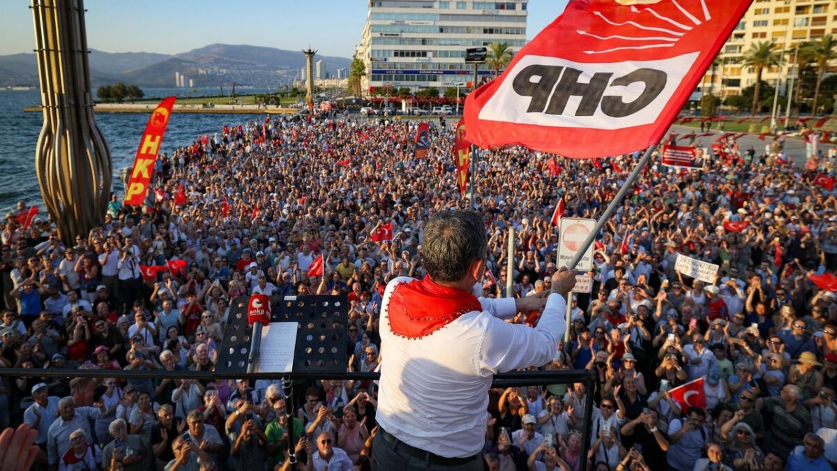 Gazeteci Sevinç açıkladı… Yeni Parti’ye İzmir’den 8 kurucu! Gazeteci Sevinç açıkladı… Yeni Parti’ye İzmir’den 8 kurucu!