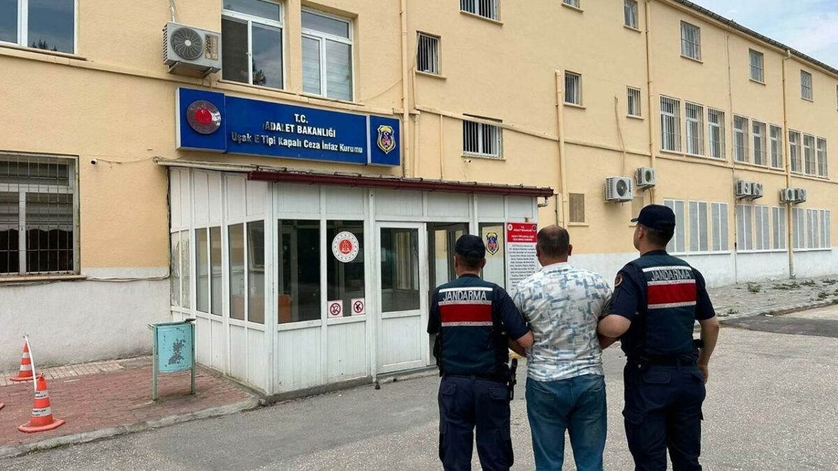 Uşak’ta çeşitli suçlardan aranan 63 kişi yakalandı: 30’u tutuklandı! Uşak’ta çeşitli suçlardan aranan 63 kişi yakalandı: 30’u tutuklandı!