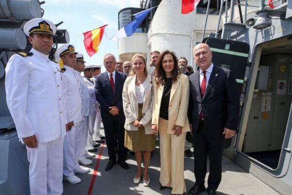 “Karşıyaka Gemisi”nde Zafer Bayramı coşkusu! “Karşıyaka Gemisi”nde Zafer Bayramı coşkusu!