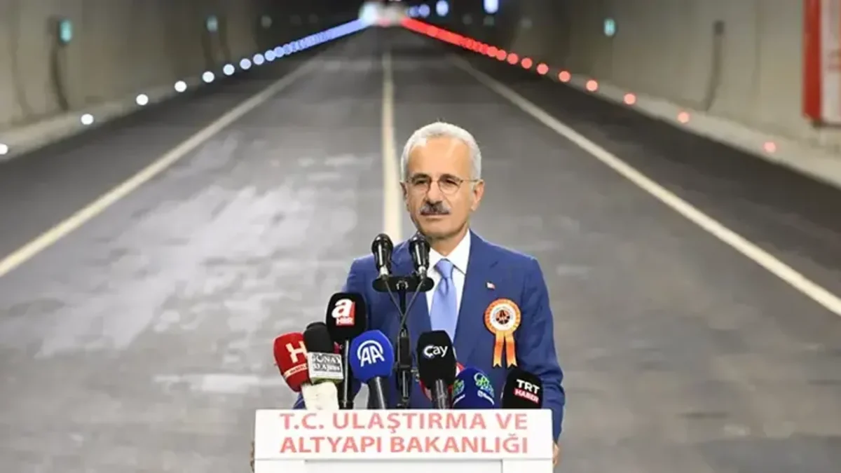 Bakan Uraloğlu: Türkiye’yi adeta yeniden inşa ettik Bakan Uraloğlu: Türkiye’yi adeta yeniden inşa ettik