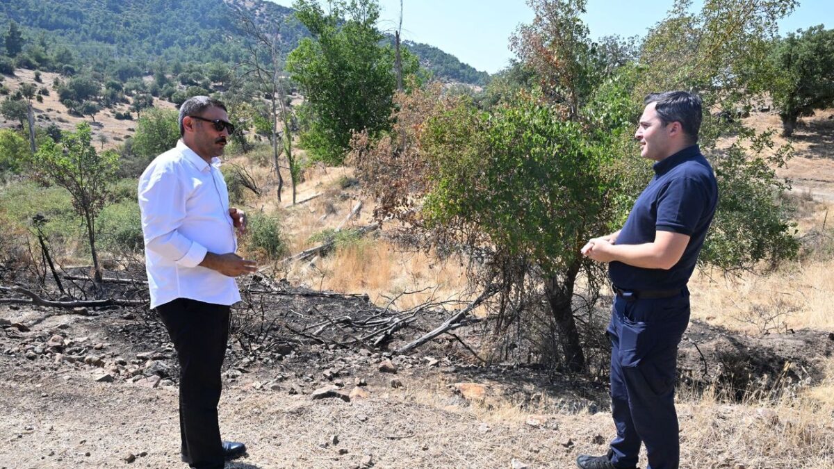 Manisa Büyükşehir’in yangın tankeri köyü alevlerden kurtardı Manisa Büyükşehir’in yangın tankeri köyü alevlerden kurtardı