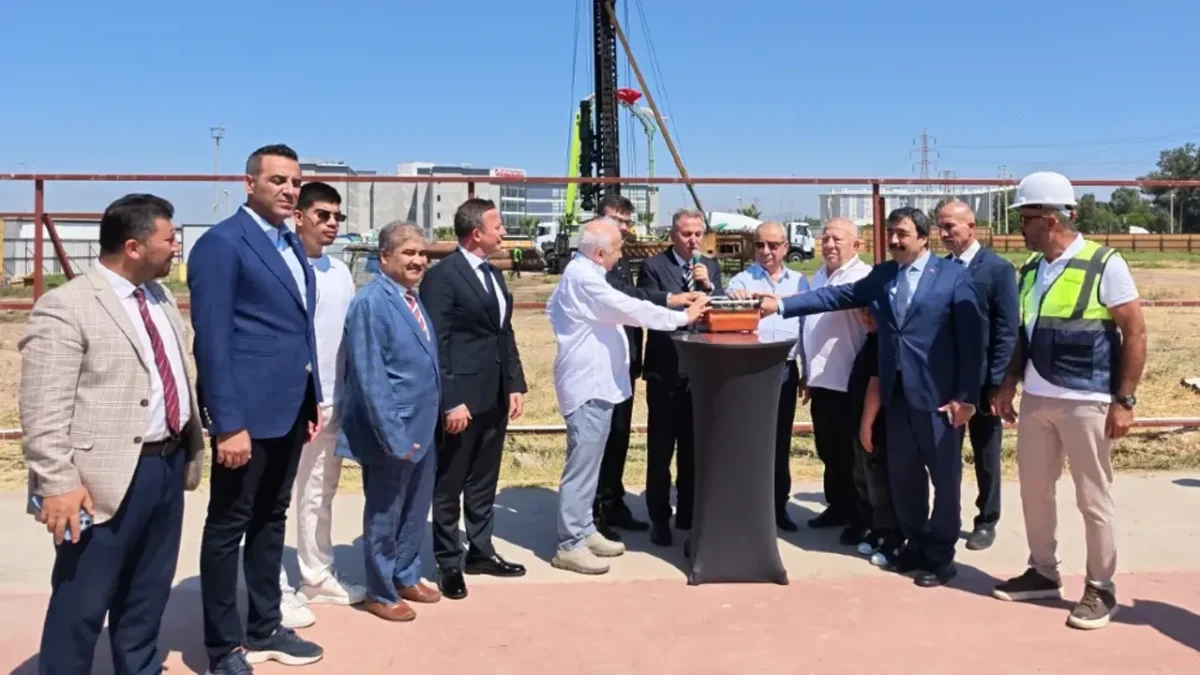 İzmir’de dev caminin temeli atıldı! İzmir’de dev caminin temeli atıldı!