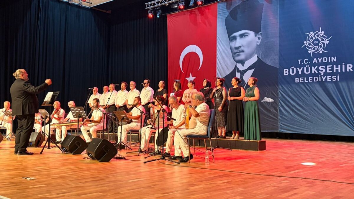 Didim’de Türk Sanat Müziği rüzgarı: ‘Şarkılar Geçidi’ büyük beğeni topladı Didim’de Türk Sanat Müziği rüzgarı: ‘Şarkılar Geçidi’ büyük beğeni topladı