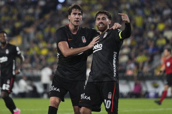 Dusan Vlahovic, Mario Gomez’i geride bıraktı Dusan Vlahovic, Mario Gomez’i geride bıraktı