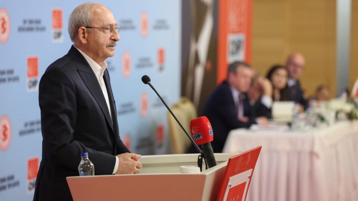 CHP lideri Kılıçdaroğlu’na “Onursal Genel Başkanlık” yakıştırması CHP lideri Kılıçdaroğlu’na “Onursal Genel Başkanlık” yakıştırması