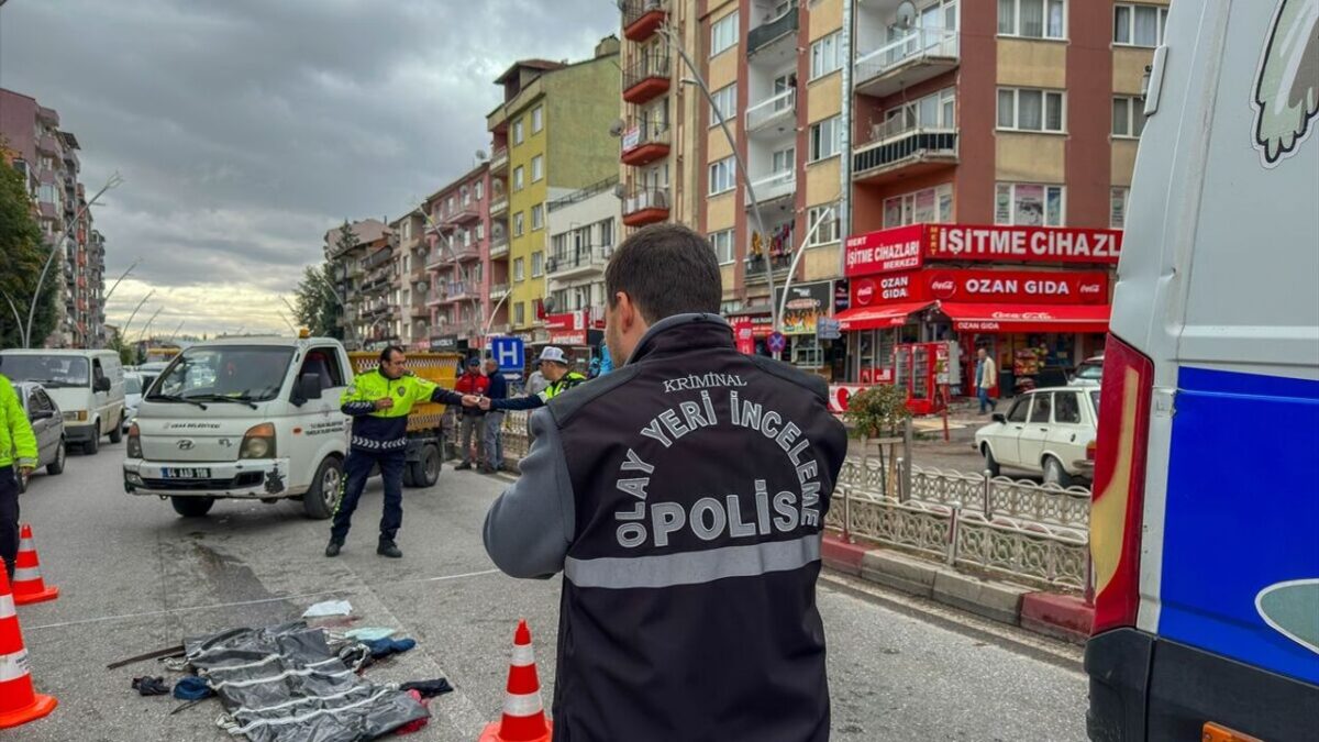 Tırın çarptığı yaya ağır yaralandı Tırın çarptığı yaya ağır yaralandı