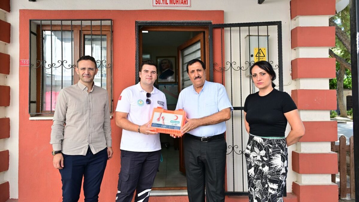 Manisa’da 1089 muhtara ilk yardım çantası dağıtıldı Manisa’da 1089 muhtara ilk yardım çantası dağıtıldı