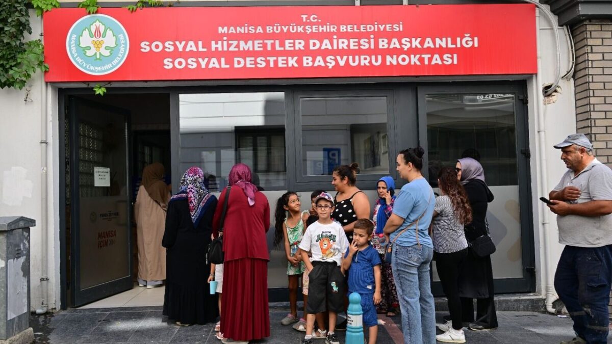Manisa Şehir Kartı ile 10 Bin Öğrenciye 30 Milyon TL’lik Eğitim Desteği Manisa Şehir Kartı ile 10 Bin Öğrenciye 30 Milyon TL’lik Eğitim Desteği
