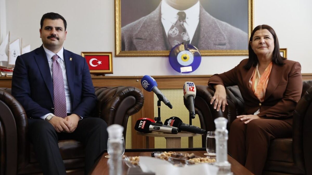 AK Partili İnan’ın Foça ziyaretinde Özel’e zehir zemberek sözler!